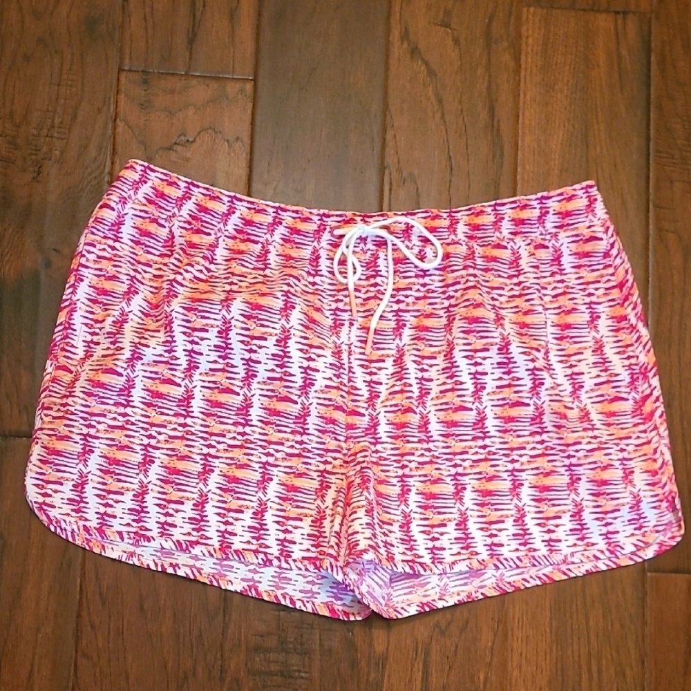 Vineyard Vines women's shorts with a vibrant pink and orange pattern size Large